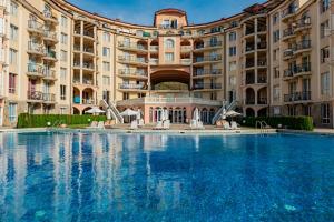 Bazén v ubytování Menada Negresco Apartments nebo v jeho okolí + 15 fotografií
