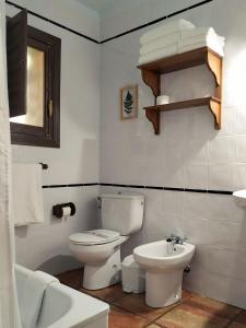 A bathroom at Apartamentos El Calambuco