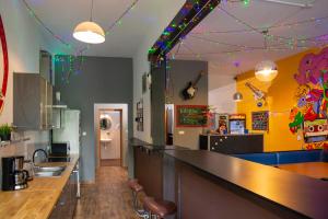 Kuchyňa alebo kuchynka v ubytovaní Let's Rock Party Hostel! Age Limit From 18 until 40!