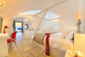 Tempat tidur dalam kamar di Absolute Bliss