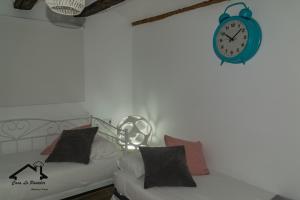 A bed or beds in a room at CASA LO PASTELER