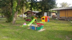 Parc infantil de Къща за гости Дъга