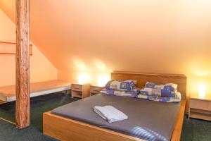 A bed or beds in a room at Pěkná Vyhlídka