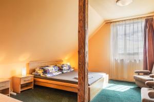 A bed or beds in a room at Pěkná Vyhlídka