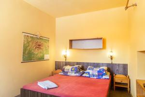 A bed or beds in a room at Pěkná Vyhlídka