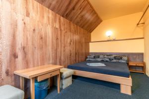 A bed or beds in a room at Pěkná Vyhlídka