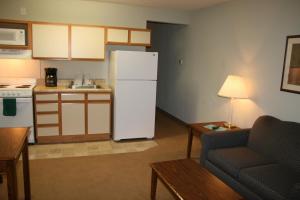 Kuchyň nebo kuchyňský kout v ubytování Affordable Suites Wilson