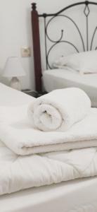 Gompos Apartment - Cozy Apartment next to the sea - Amazing Sea View客房内的一张或多张床位