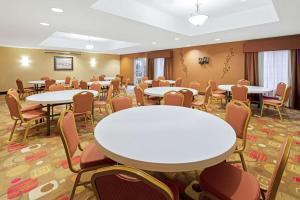 Posezení v ubytování La Quinta by Wyndham Stillwater -University Area