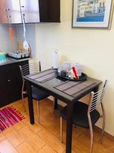 A kitchen or kitchenette at Traditional House “AVLI”