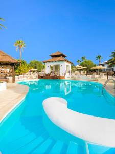 ¡Cuidado! 25+  Listas de Hotel Hsentido White Suites? The shops at perry crossing is minutes away.