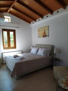 Ένα ή περισσότερα κρεβάτια σε δωμάτιο στο Villa Arktos
