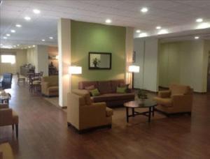 Posezení v ubytování PetroStay Inn & Suites Cotulla