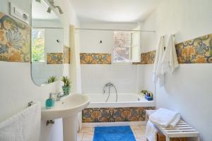 Kúpeľňa v ubytovaní Villa Rosita Suites en Playa de la Malagueta con terraza + 37 fotografií