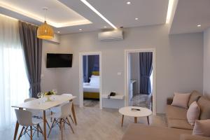 TV a/nebo společenská místnost v ubytování Blue Water Hotel Ksamil