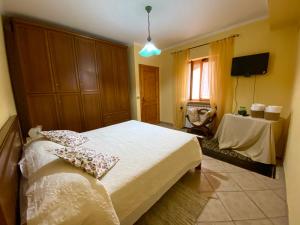 a bedroom with a bed and a tv and a table at B&B A Casa di Nonna in Massa dʼAlbe