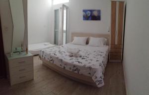 Postel nebo postele na pokoji v ubytování Apartments Vini and Ivana