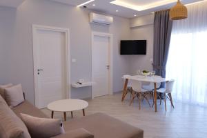 TV a/nebo společenská místnost v ubytování Blue Water Hotel Ksamil