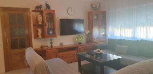 Televízia a/alebo spoločenská miestnosť v ubytovaní Casa Rural Huerta Vallejo