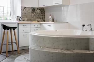 Zdjęcie z galerii obiektu Jacuzzi JM Rooms Apartment WAWELOFTS w Krakowie