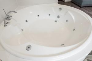 Zdjęcie z galerii obiektu Jacuzzi JM Rooms Apartment WAWELOFTS w Krakowie