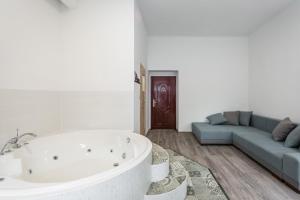Zdjęcie z galerii obiektu Jacuzzi JM Rooms Apartment WAWELOFTS w Krakowie