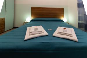 A bed or beds in a room at Veneziacentopercento Ruga Apartment