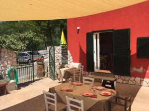 TV a/nebo společenská místnost v ubytování Agriturismo Rosso Lampone