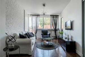 a living room with a white couch and a table at Luxury apartment in the Old town Warsaw in Warsaw