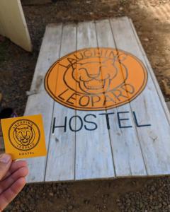 Certifikát, hodnocení, plakát nebo jiný dokument vystavený v ubytování Laughing Leopard Hostel