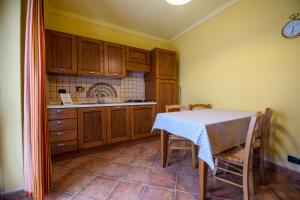 Kuchyň nebo kuchyňský kout v ubytování Agriturismo L'Ciabot