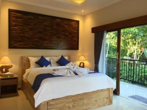 Voodi või voodid majutusasutuse Cahaya Guest House toas