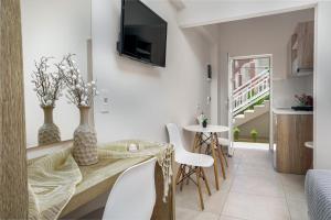 Gallery image of Antonis apartments in Kalamaki