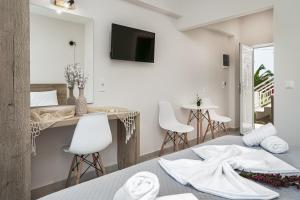 Gallery image of Antonis apartments in Kalamaki +46 photos