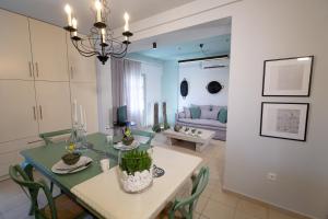 Postel nebo postele na pokoji v ubytování Magnolia - Apartment in Kalamata