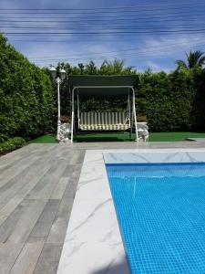 Bazén v ubytování Little home poolvilla nebo v jeho okolí