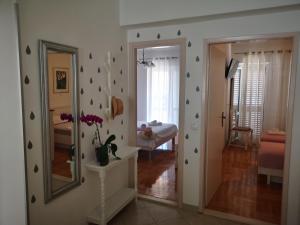 Łóżko lub łóżka w pokoju w obiekcie Apartments Prosperina Hvar