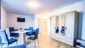 TV a/nebo společenská místnost v ubytování Hotel sleep-station