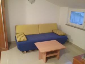 Ein Sitzbereich in der Unterkunft Apartman zarok