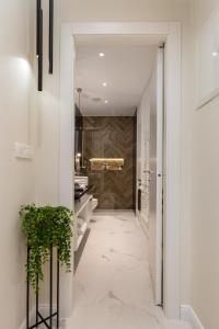 Ένα μπάνιο στο Luxury Number 1 Apartments +83 φωτογραφίες