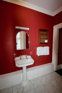 Kupatilo u objektu Foyles Hotel