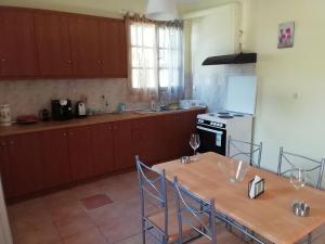 Dapur atau dapur kecil di Maro House +4 gambar