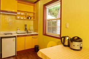 Dapur atau dapur kecil di CHAEUL Pension