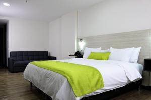 Postel nebo postele na pokoji v ubytování Arame Hotel