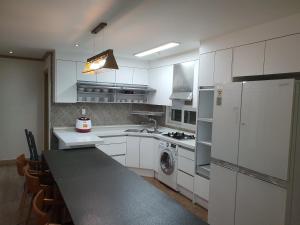 Dapur atau dapur kecil di CHAEUL Pension