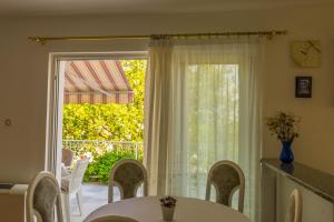 Fotografie z fotogalerie ubytování Apartments White & Green in Malinska v destinaci Malinska