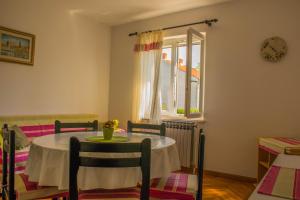 Fotografie z fotogalerie ubytování Apartments White & Green in Malinska v destinaci Malinska
