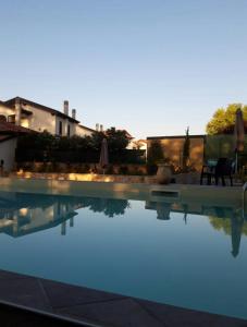 Swimmingpoolen hos eller tæt på Borgo Nicoletta Case per le vacanze