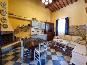Kuchyň nebo kuchyňský kout v ubytování OASI LIGNANA Suite Apartments