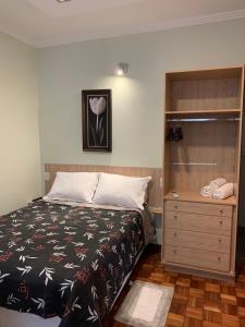 Cama ou camas em um quarto em Vila Stellino Suítes